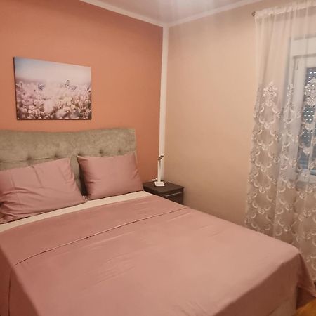 Senkini Dvori Appartement Sutomiscica Buitenkant foto