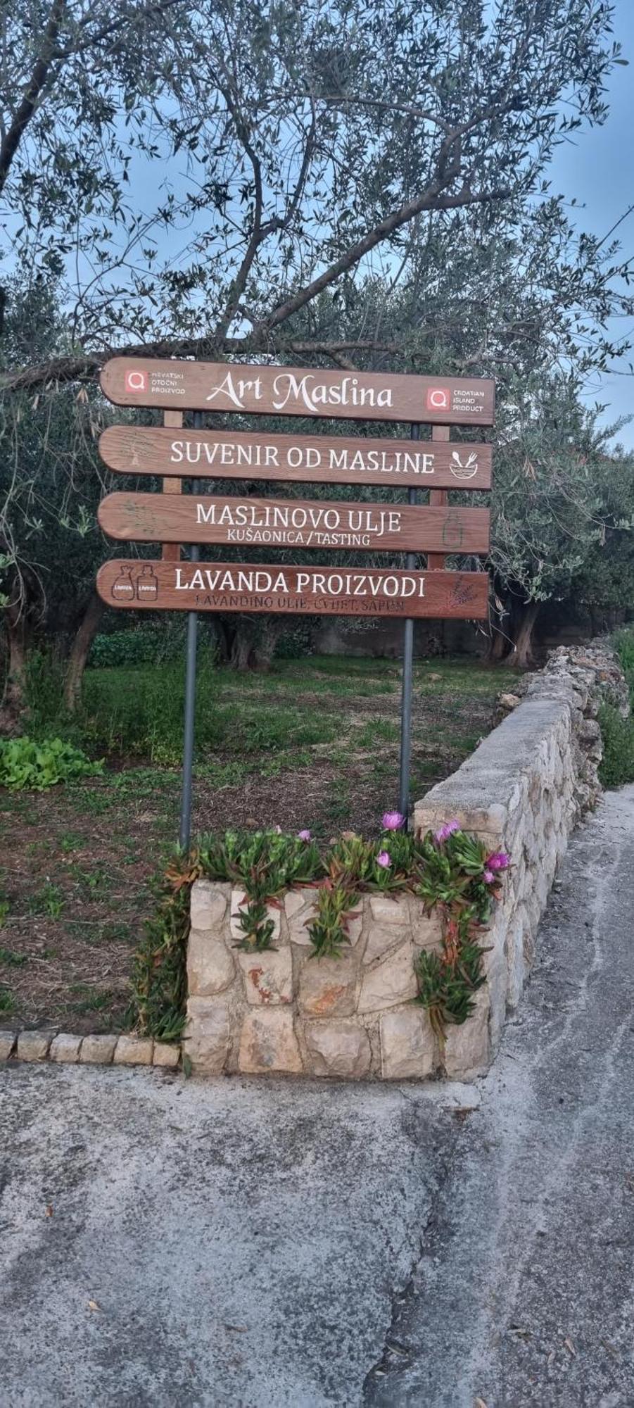 Senkini Dvori Appartement Sutomiscica Buitenkant foto