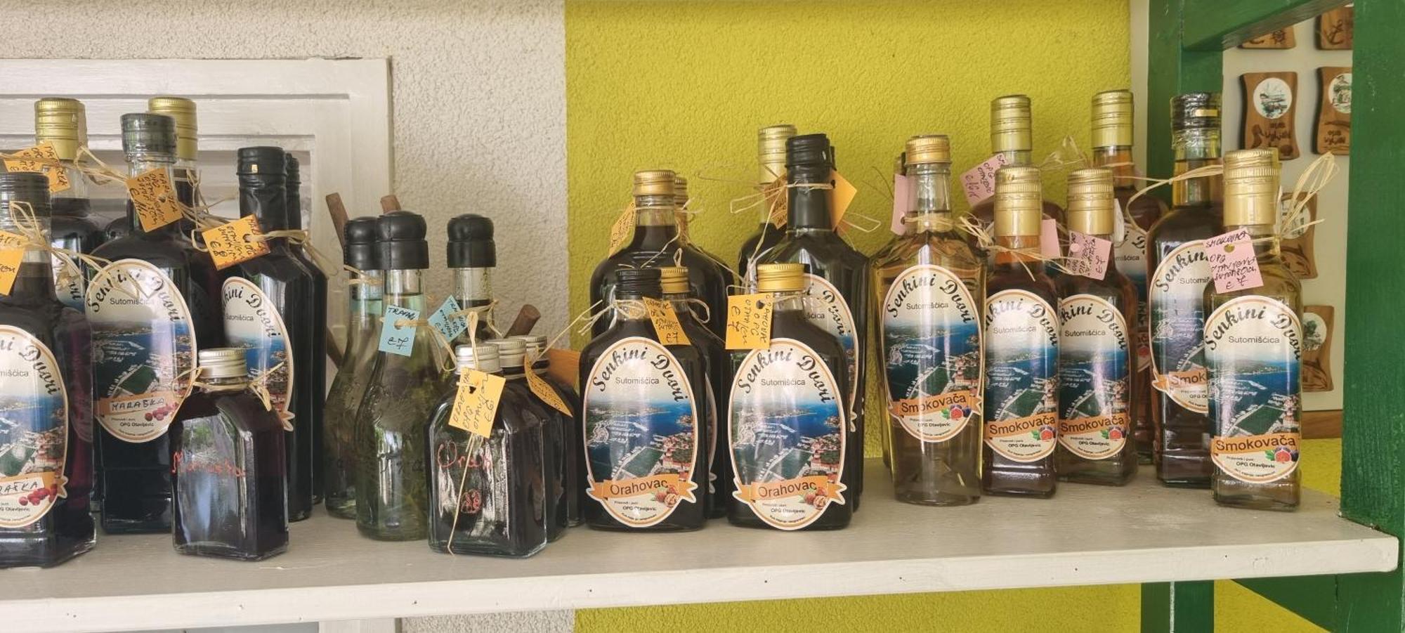 Senkini Dvori Appartement Sutomiscica Buitenkant foto