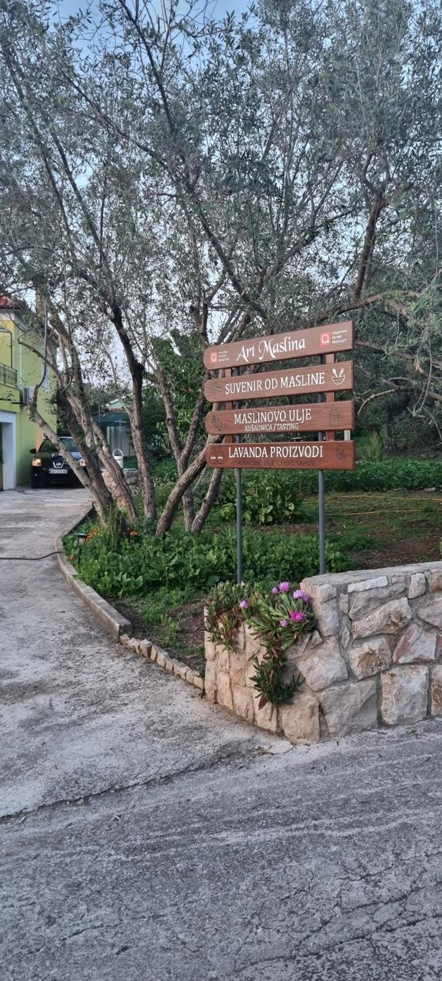 Senkini Dvori Appartement Sutomiscica Buitenkant foto