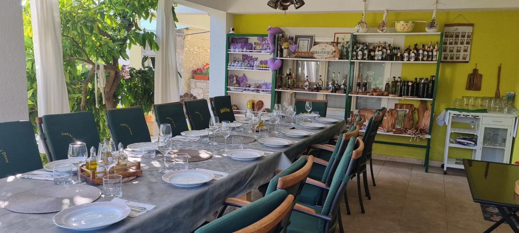 Senkini Dvori Appartement Sutomiscica Buitenkant foto