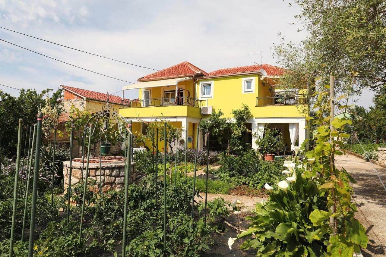 Senkini Dvori Appartement Sutomiscica Buitenkant foto