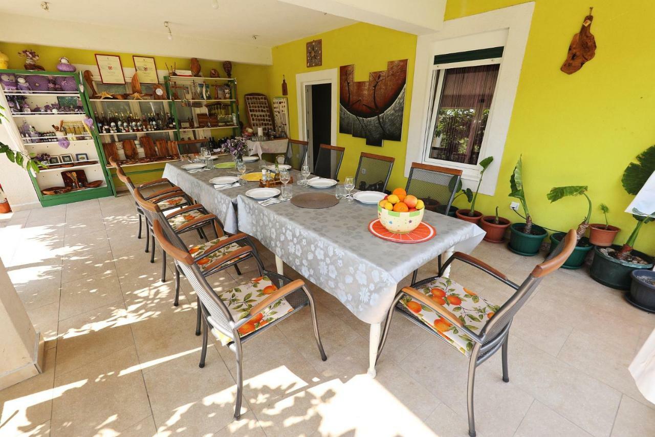 Senkini Dvori Appartement Sutomiscica Buitenkant foto