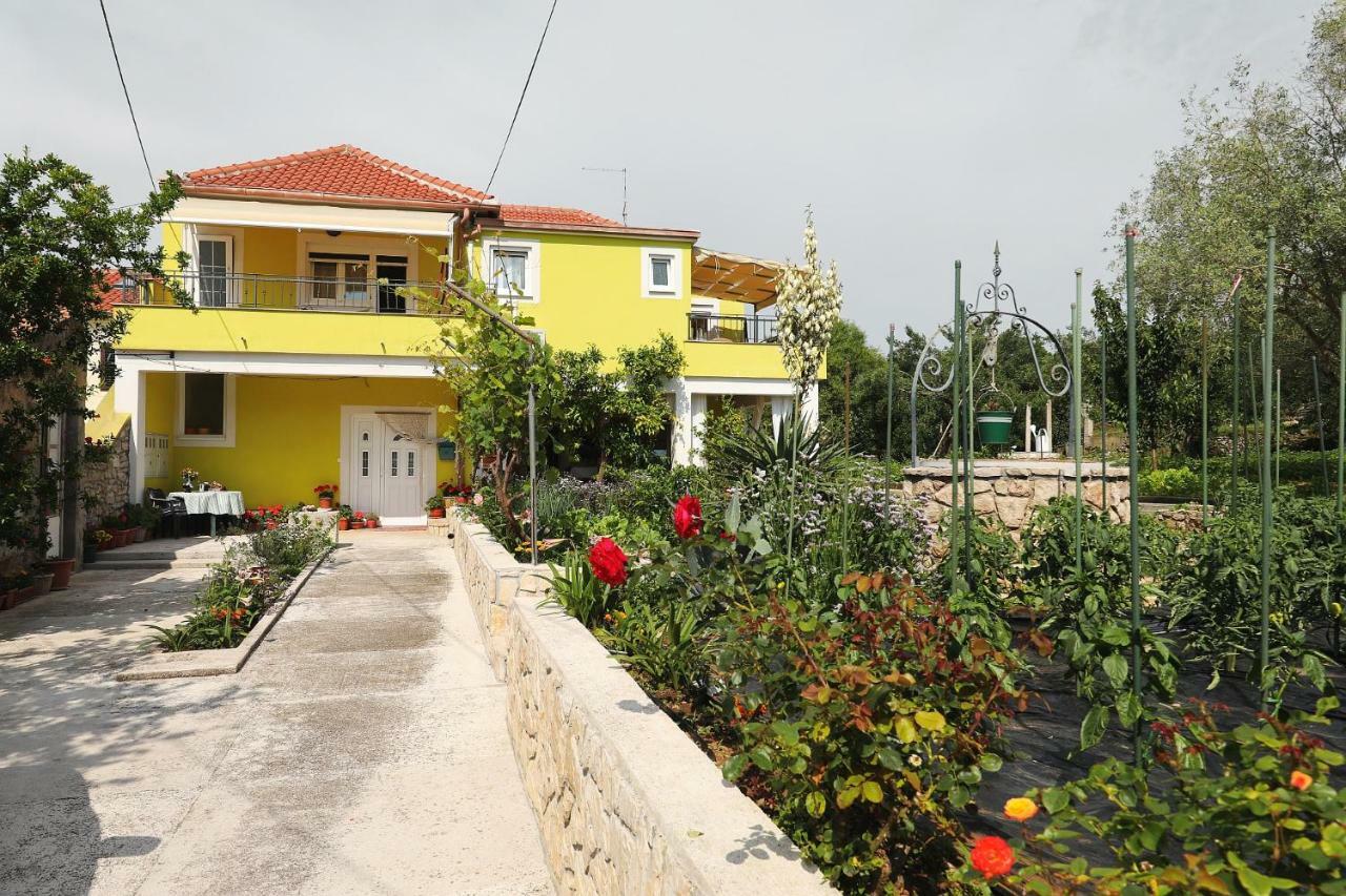 Senkini Dvori Appartement Sutomiscica Buitenkant foto