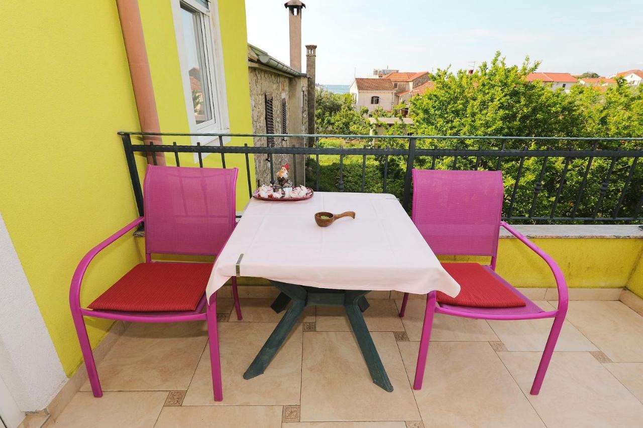 Senkini Dvori Appartement Sutomiscica Buitenkant foto