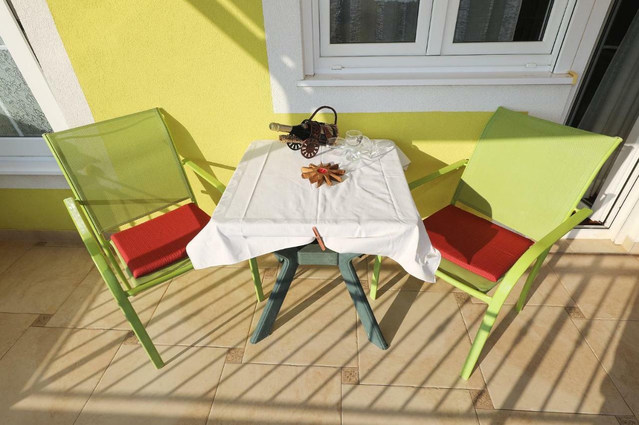 Senkini Dvori Appartement Sutomiscica Buitenkant foto