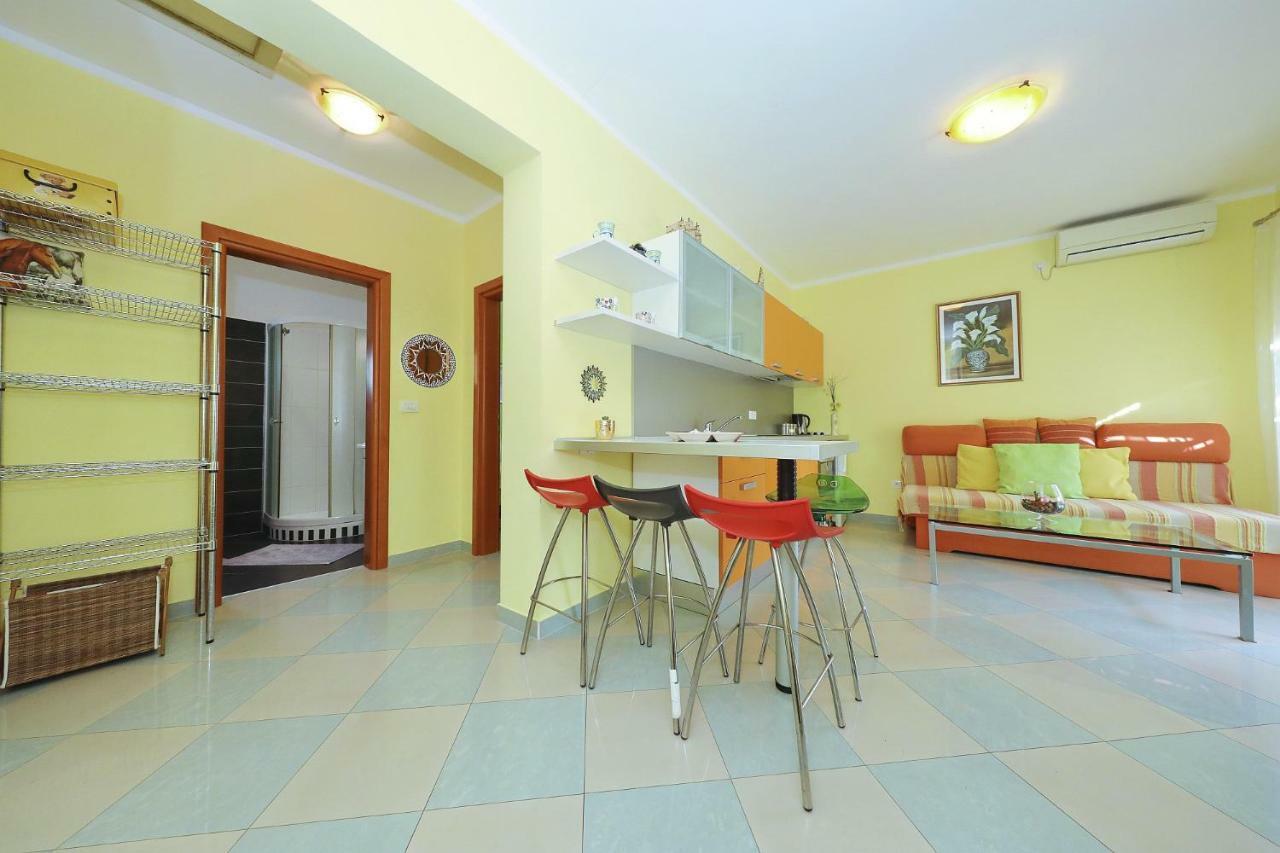 Senkini Dvori Appartement Sutomiscica Buitenkant foto