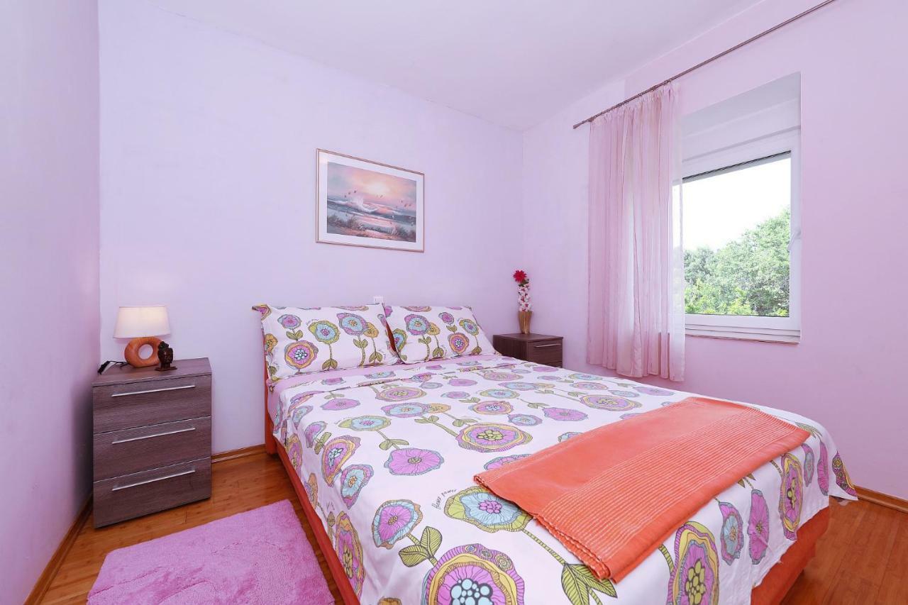 Senkini Dvori Appartement Sutomiscica Buitenkant foto