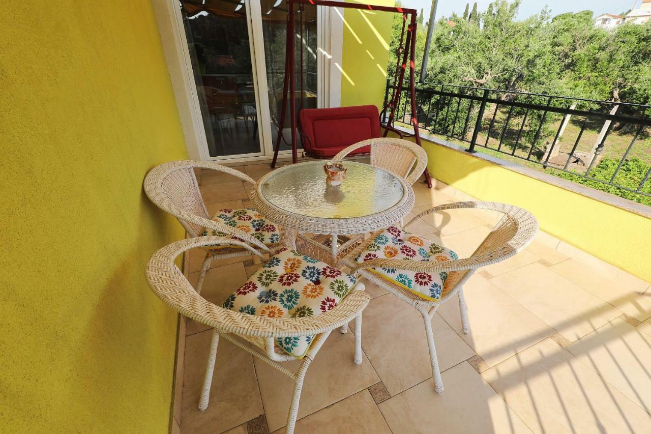 Senkini Dvori Appartement Sutomiscica Buitenkant foto