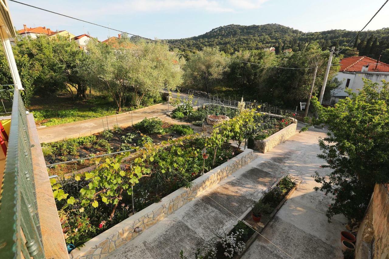 Senkini Dvori Appartement Sutomiscica Buitenkant foto
