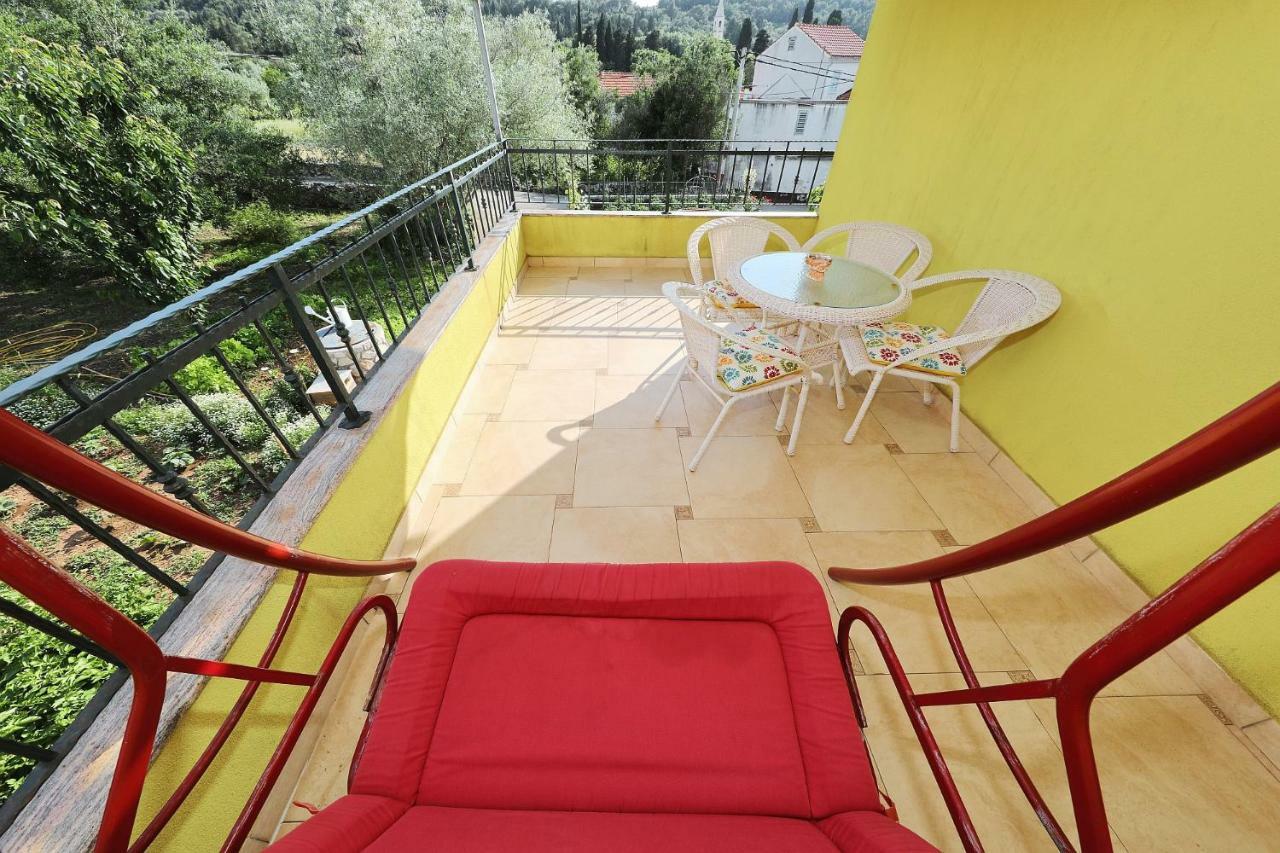 Senkini Dvori Appartement Sutomiscica Buitenkant foto