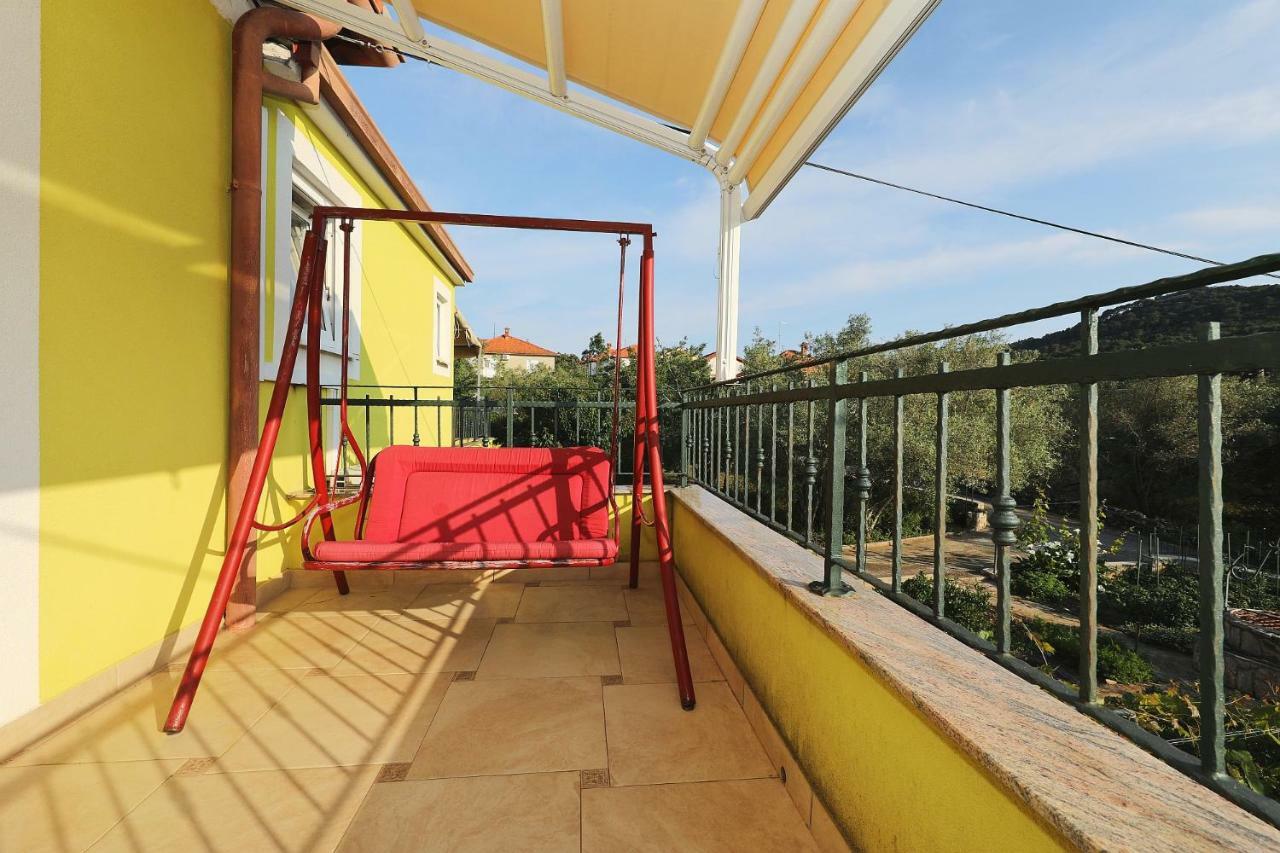 Senkini Dvori Appartement Sutomiscica Buitenkant foto