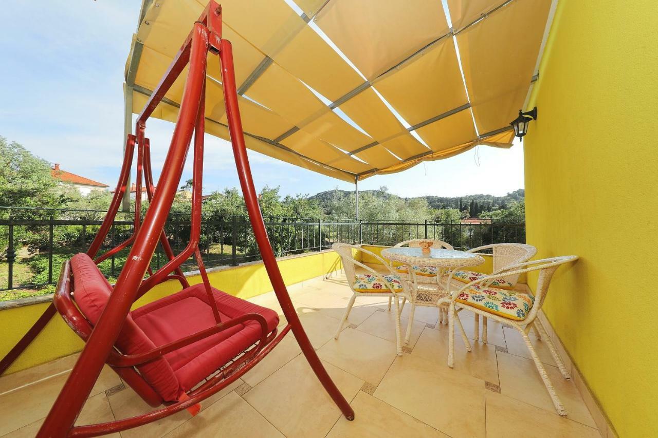 Senkini Dvori Appartement Sutomiscica Buitenkant foto