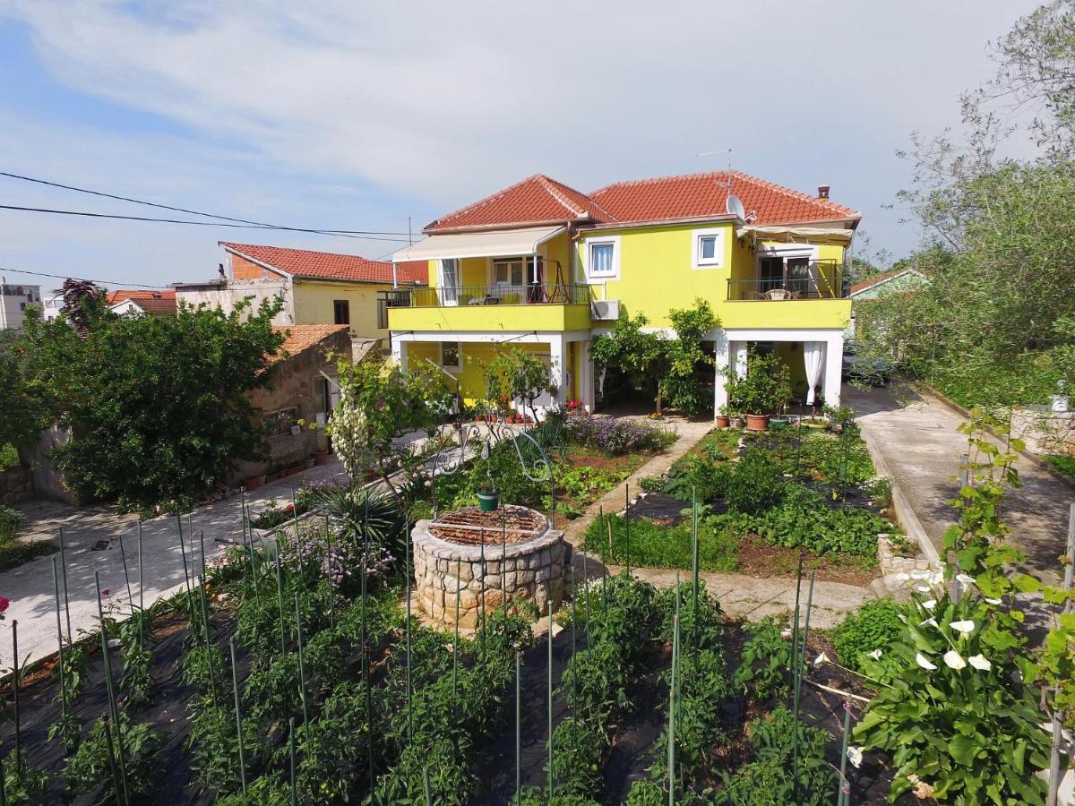 Senkini Dvori Appartement Sutomiscica Buitenkant foto